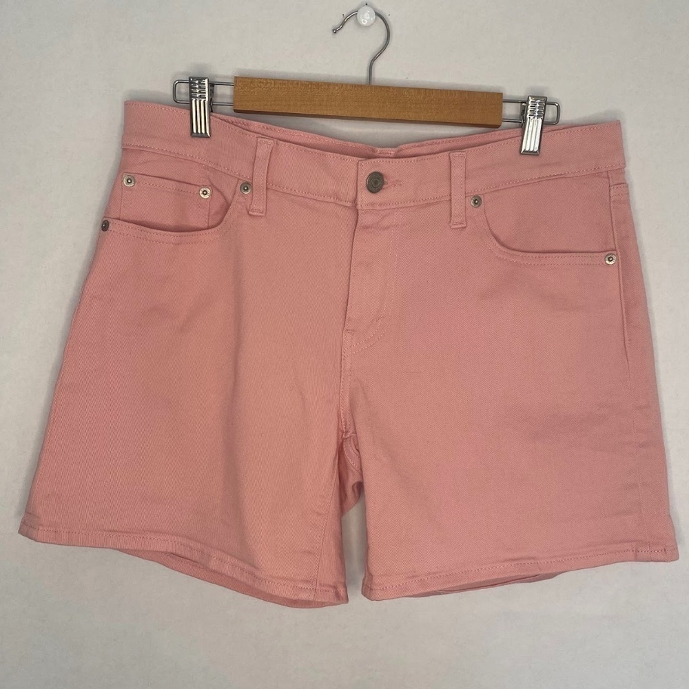 Levi’s Levi Strauss & Co Pink Denim Stretch Mid-Rise Shorts, size 32 EUC